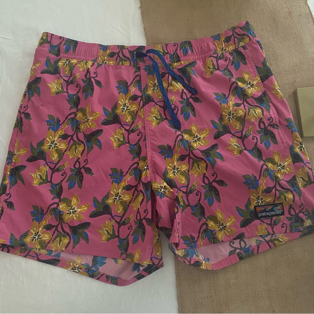 Patagonia Mens XL Stretch Wavefarer Volley Shorts 6” Pink Floral Baggies Unlined